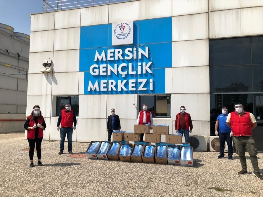 Mersin Gençlik Merkezi, Sağlık Çalışanları İçin Siperlik Maske Üretimine Başladı