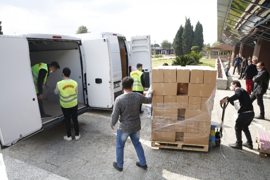 Büyükşehir Gıda Yardımını Sürdürüyor