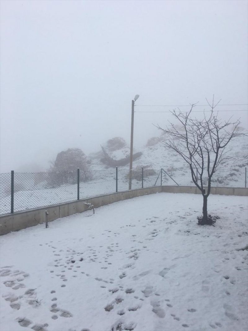 Antalya'da Saklıkent Kayak Merkezi'ne Kar Yağdı