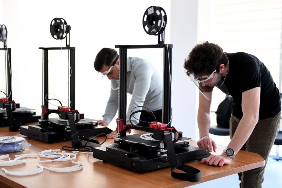 Mersin’de 3d Yazıcılarla Maske Üretiliyor