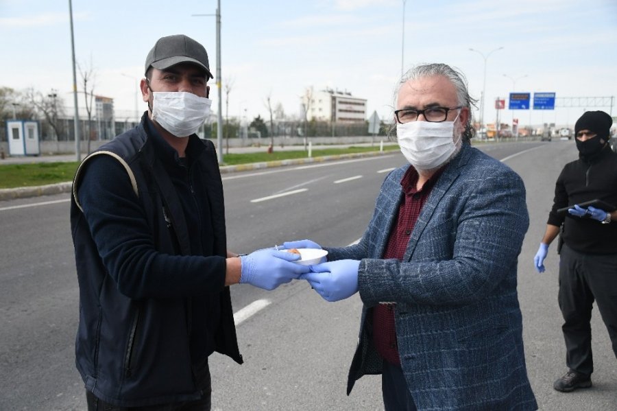 10 Nisan’da Polis Ekiplerine Tatlı İkramıyla Moral Desteği