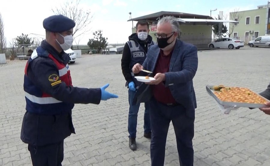 10 Nisan’da Polis Ekiplerine Tatlı İkramıyla Moral Desteği