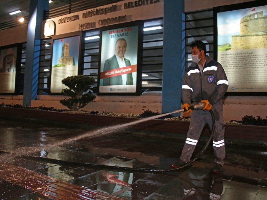 Antalya’nın 19 İlçesi 32 Bin Litre Dezenfektan İle Temizlendi