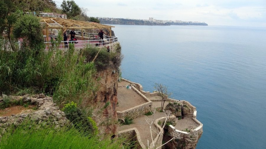 Antalya'da Zihinsel Engelli Genç İntihara Kalkıştı