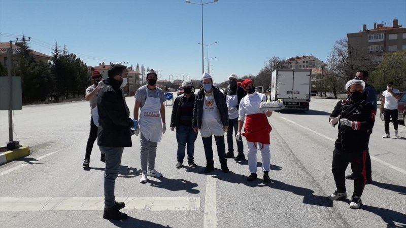 Konya Ankara Bağlantı Noktasında Polise Tatlı Sürpriz