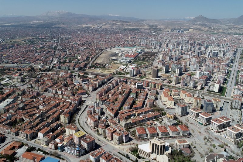 Konya'nın Cadde Ve Sokaklarında Gün Böyle Geçti