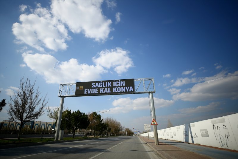 Konya'nın Cadde Ve Sokaklarında Gün Böyle Geçti