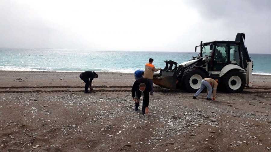 Konyaaltı Sahili Sezona Hazırlanıyor