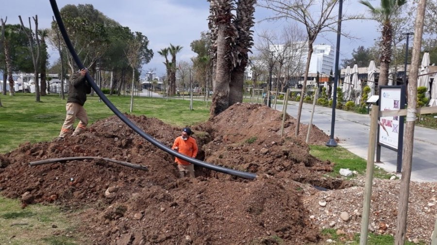 Konyaaltı Sahili Sezona Hazırlanıyor