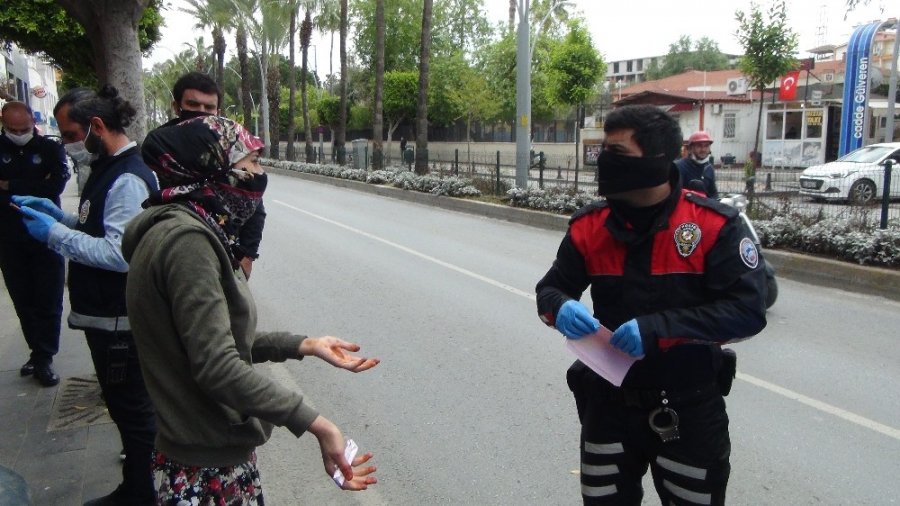Antalya'da Dilenci Kadın Cezaya Karşı Kazancına Güveniyor