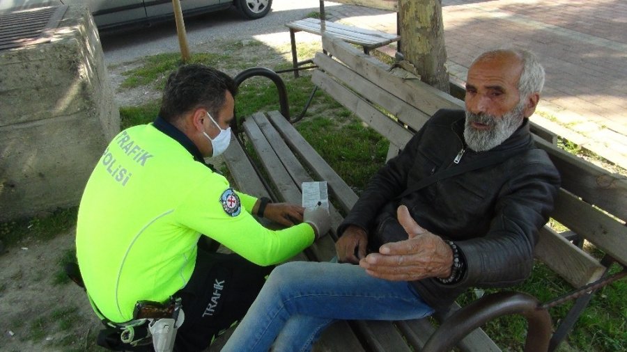 Antalya'da Yaşlı, Öfkeli, Alkollü Adam Polisi Yordu