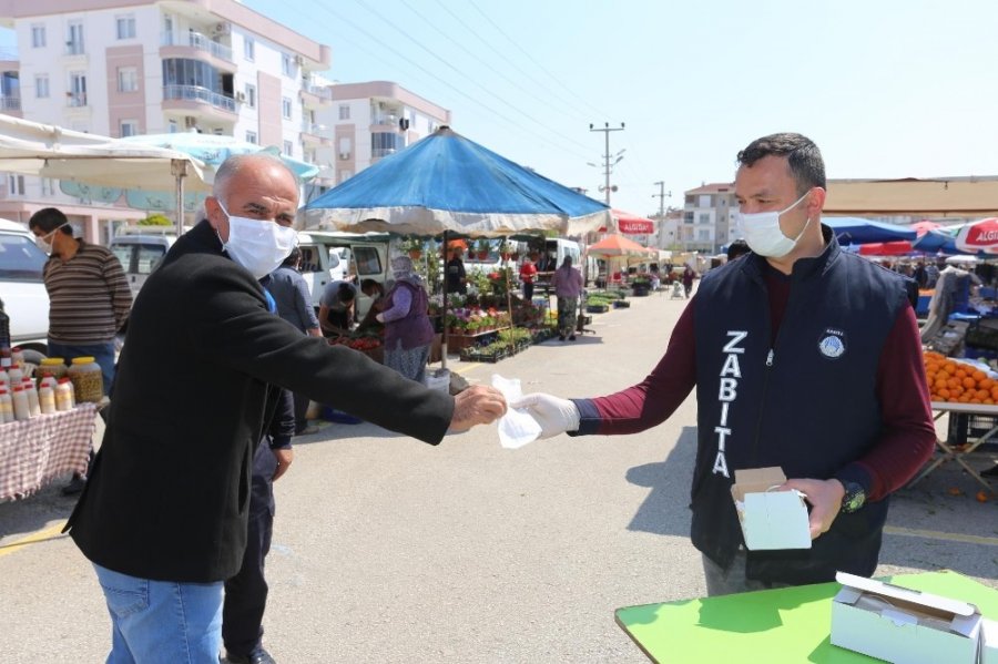 Kepez Belediyesi 11 Semt Pazarında, 2 Günde 27 Bin 800 Maske Dağıttı