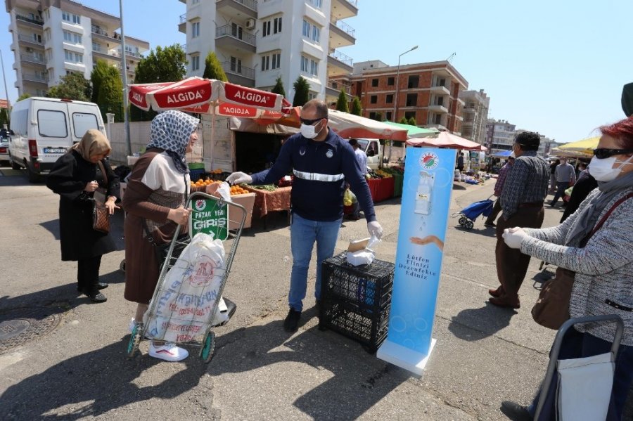 Kepez Belediyesi 11 Semt Pazarında, 2 Günde 27 Bin 800 Maske Dağıttı