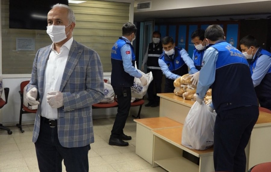 Akdeniz Belediyesi 65 Mahallede 20 Bin Ekmek Dağıttı