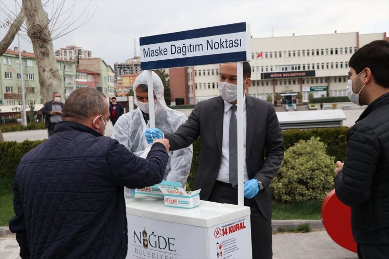 Niğde Belediyesi Günlük 8 Bin Maske Dağıtıyor