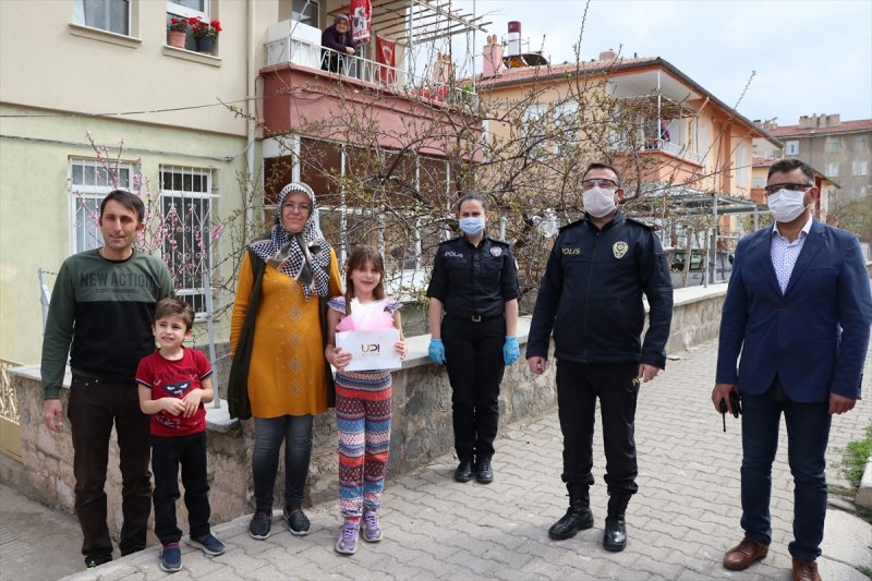 Niğde Emniyet Müdürü Niğdeli Fedakar Kıza Sürpriz Yaptı