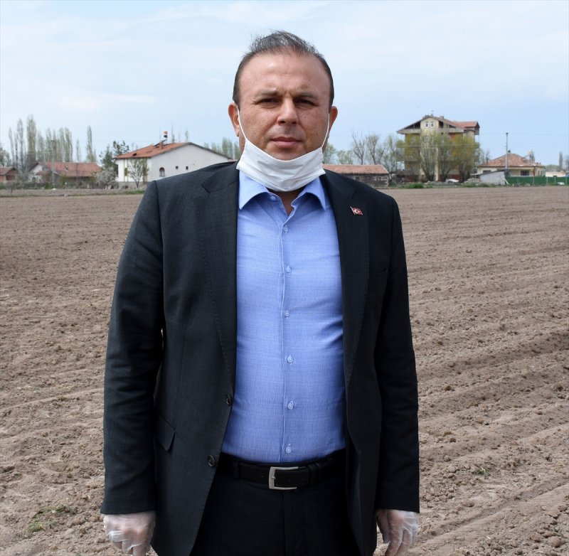 Aksaraylı Çiftçiler, Kovid-19'a Rağmen Ekimi Sürdürüyor