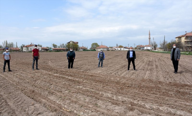 Aksaraylı Çiftçiler, Kovid-19'a Rağmen Ekimi Sürdürüyor