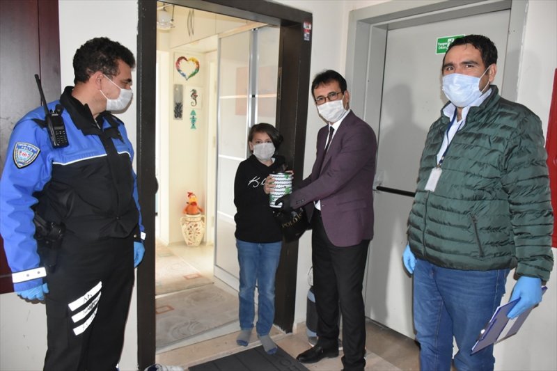 Bilgisayar Almak İçin Biriktirdiği Parayı Milli Dayanışma Kampanyası'na Bağışladı