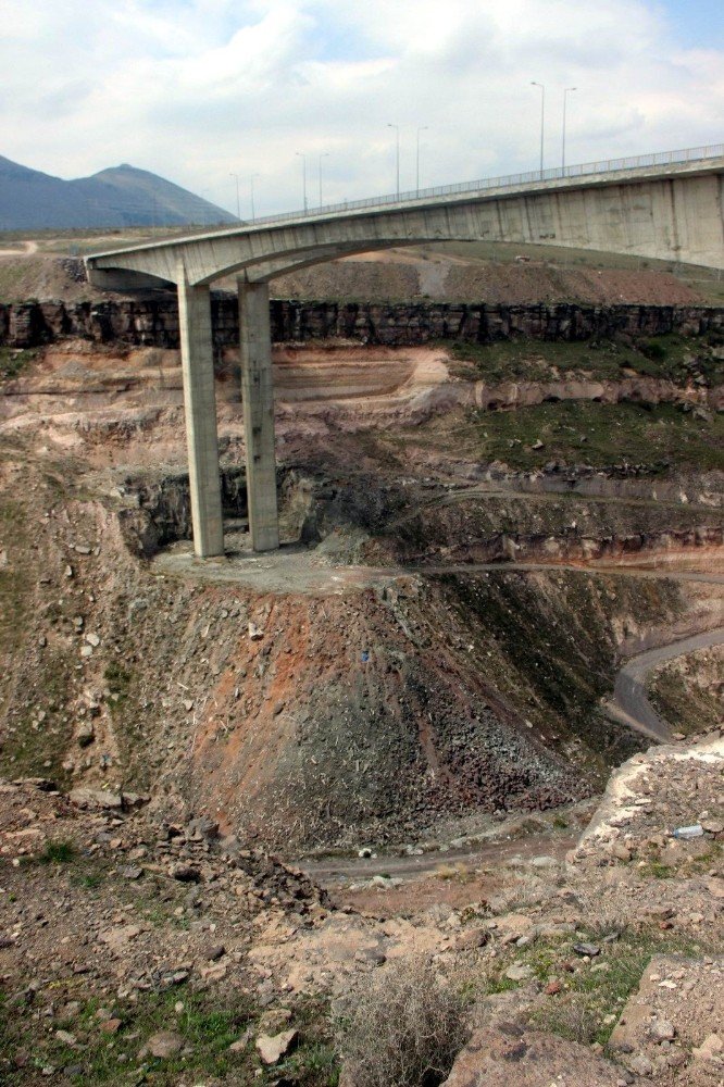 Kayseri'de Elektronik Mühendisi, 200 Metre Yükseklikten Kendini Attı
