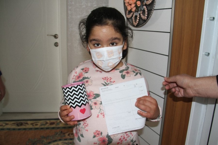 Küçük Bahar Kumbarasındaki Harçlıkla Milli Dayanışma Kampanyasına Destek Verdi