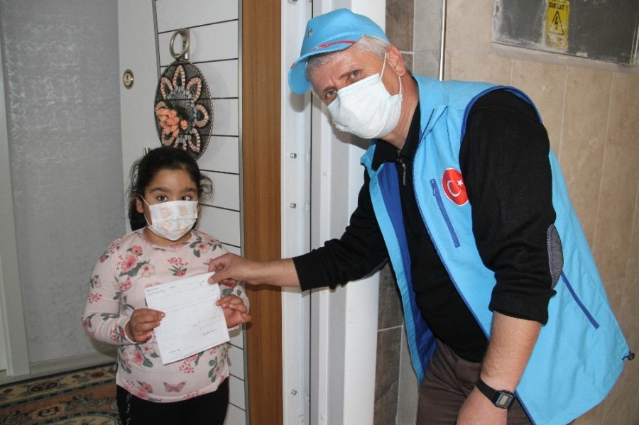 Küçük Bahar Kumbarasındaki Harçlıkla Milli Dayanışma Kampanyasına Destek Verdi