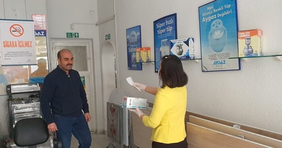 Mut Belediyesi Ekipleri, Sokak Sokak Gezip Vatandaşa Maske Dağıttı