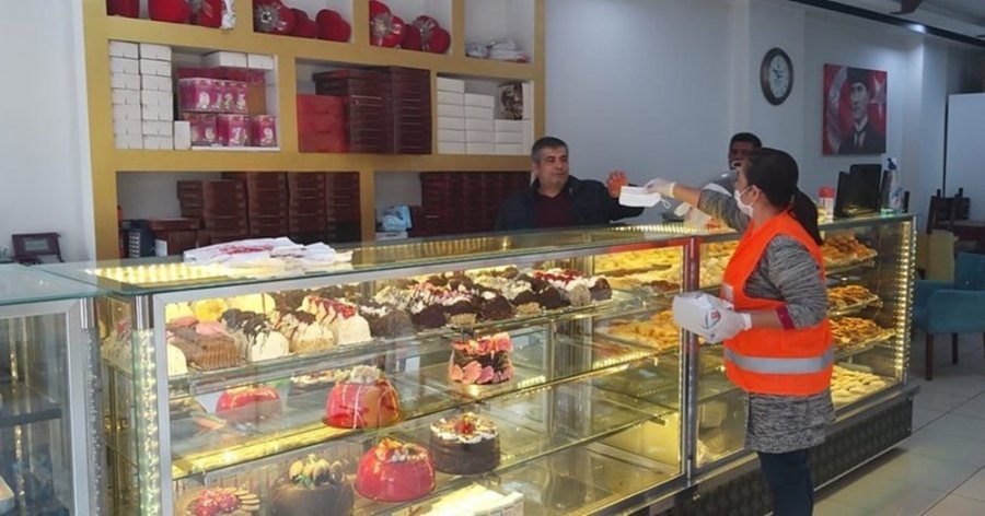 Mut Belediyesi Ekipleri, Sokak Sokak Gezip Vatandaşa Maske Dağıttı