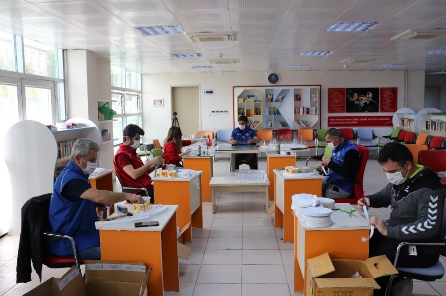Karaman'da Gençlik Merkezi de Maske Seferberliğine Katıldı
