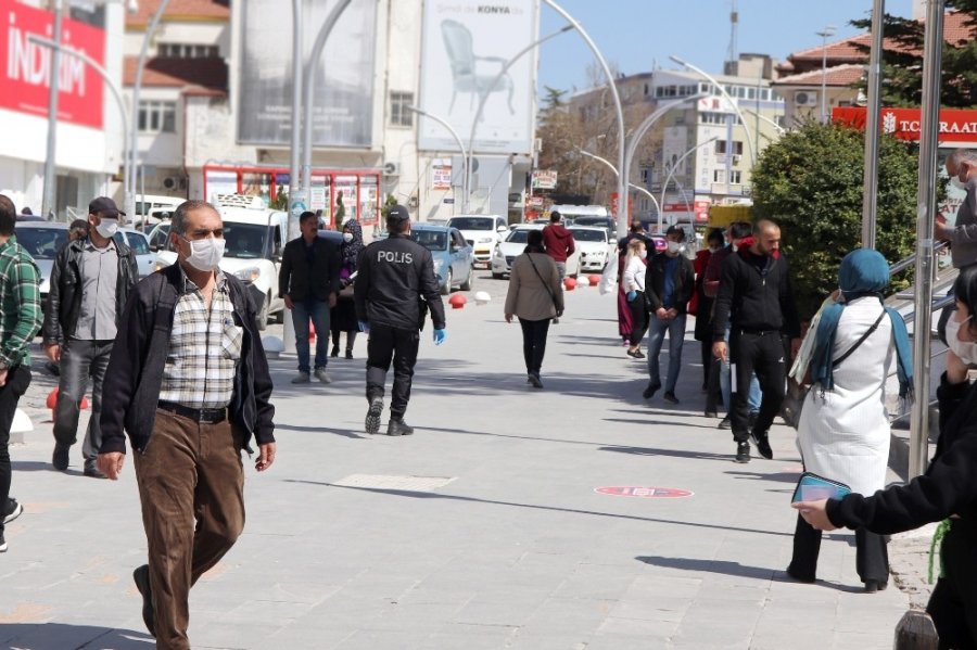 Karaman'da İsmetpaşa Caddesinde Korona Tedbirleri