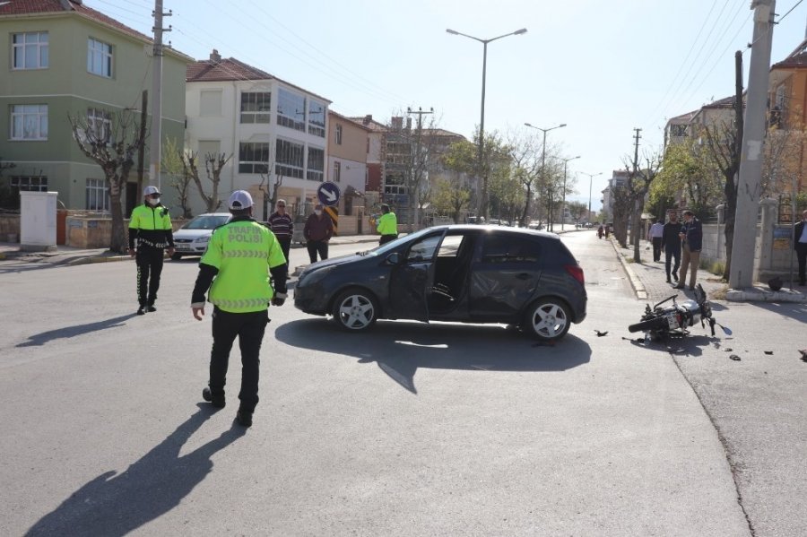 Karaman’da Otomobil İle Motosiklet Çarpıştı