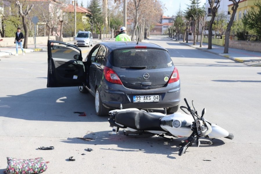 Karaman’da Otomobil İle Motosiklet Çarpıştı