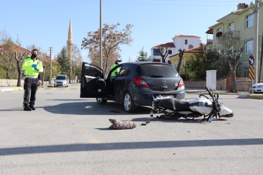 Karaman’da Otomobil İle Motosiklet Çarpıştı
