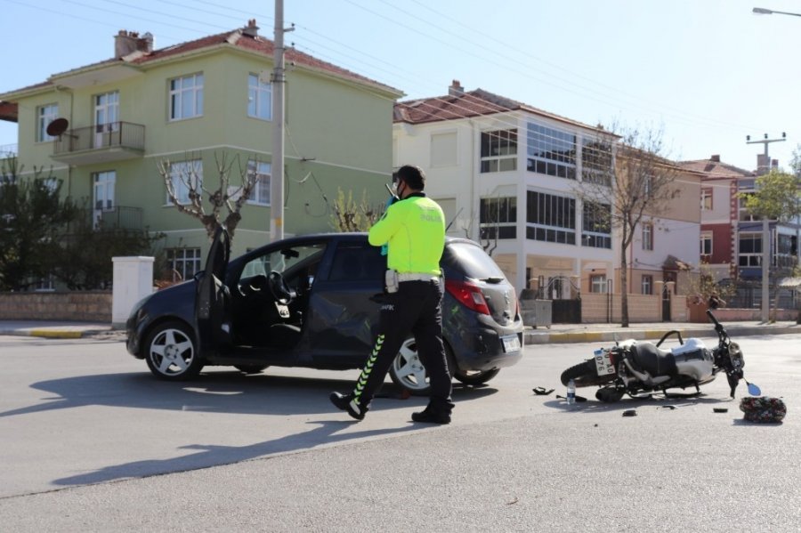 Karaman’da Otomobil İle Motosiklet Çarpıştı