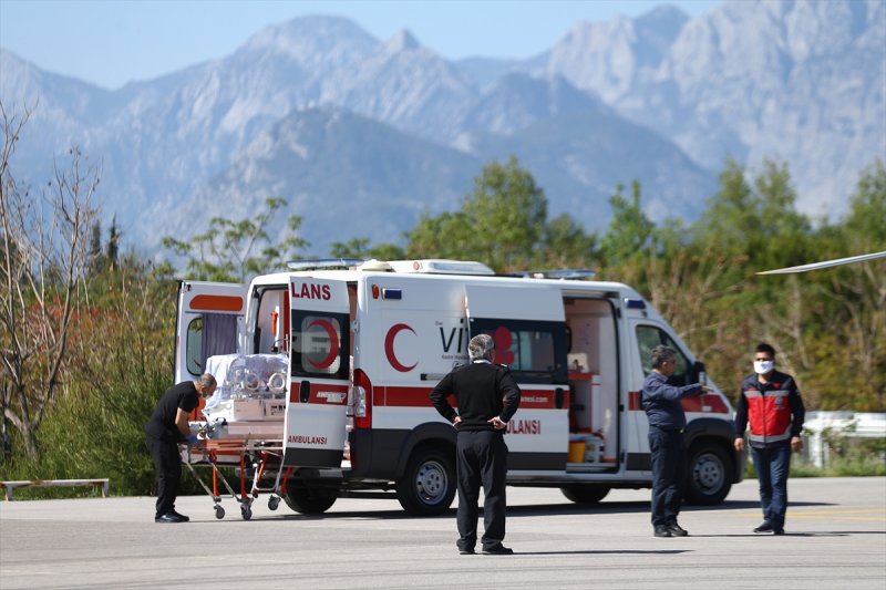 Antalyalı Üç Günlük Bebek Ambulans Helikopterle Konya'ya Sevk Edildi