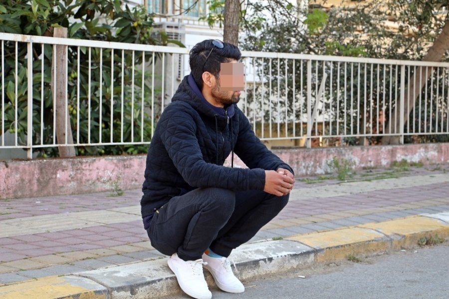 Antalya'da Kirasını Ödeyemeyen Genç Sokakta Kaldı