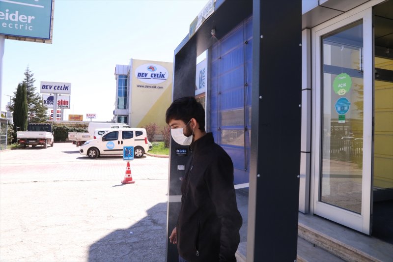 Üniversitelilerin Yaptığı ''Dezenfeksiyon Kapısı''na İlgi Arttı