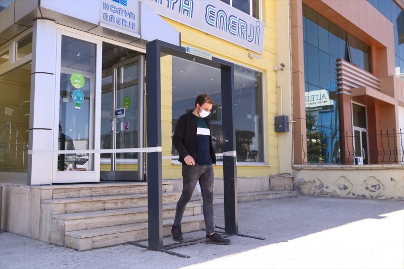 Üniversitelilerin Yaptığı ''Dezenfeksiyon Kapısı''na İlgi Arttı