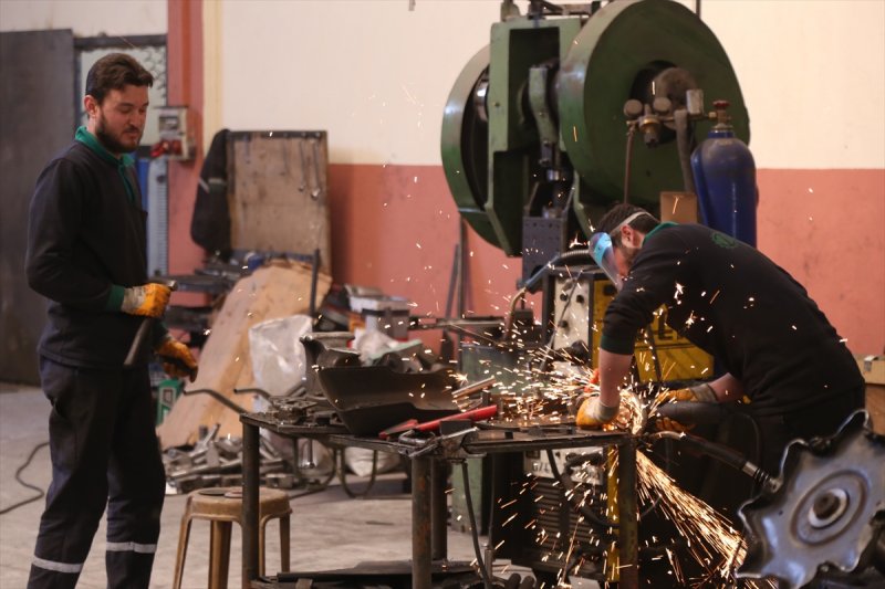 Üniversitelilerin Yaptığı ''Dezenfeksiyon Kapısı''na İlgi Arttı