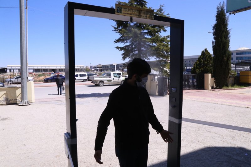 Üniversitelilerin Yaptığı ''Dezenfeksiyon Kapısı''na İlgi Arttı