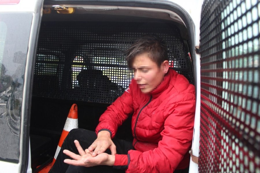 Kısıtlamayı Fırsat Bilip Hırsızlık Yaptı Ama!