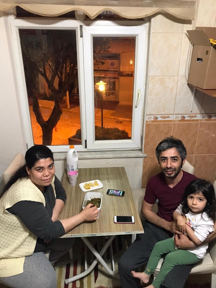 Antalya'da Yaprak Sarmasına Aşeren Kadına Zabıta Yardımı