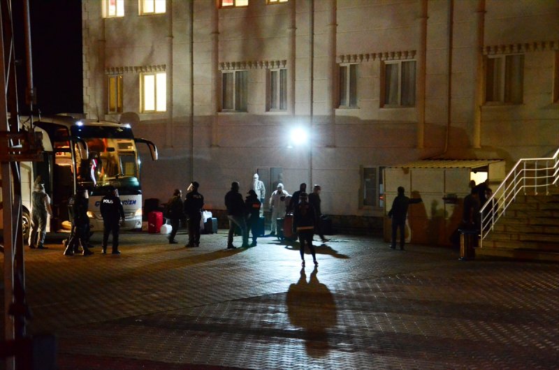 Suudi Arabistan'dan 269 Türk Vatandaşı Yurda Getirildi