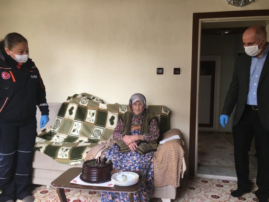 Karaman'da Asırlık Çınar, Zöhre Nineye Ziyaret