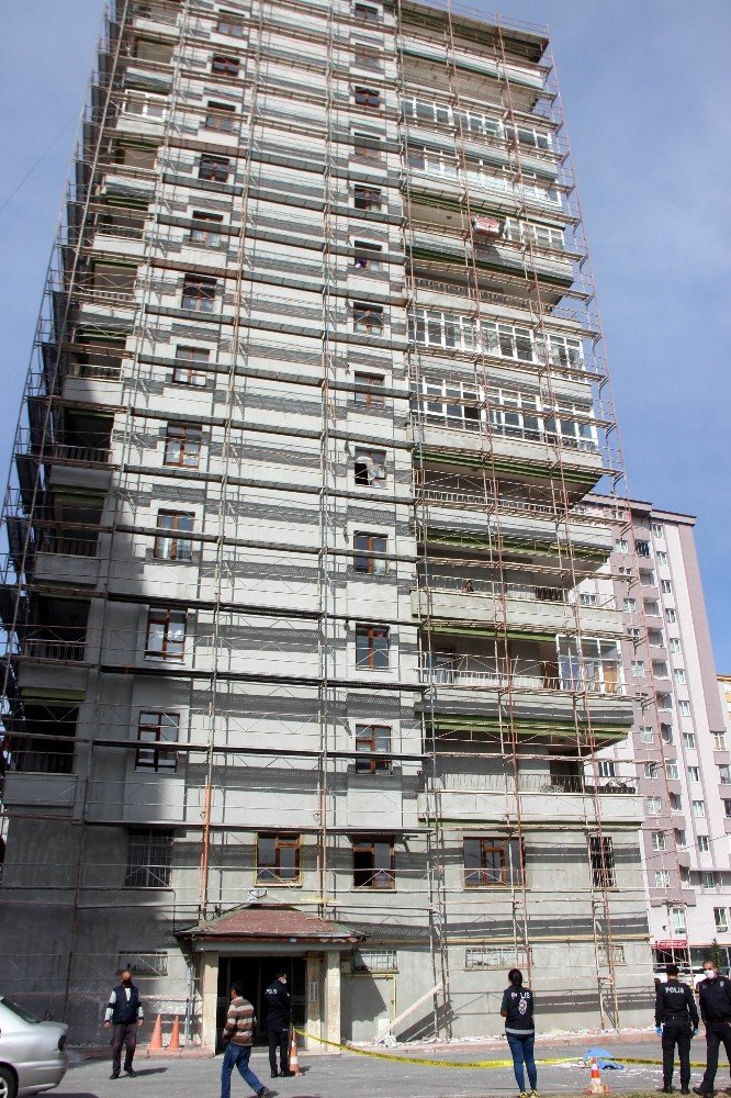 Binanın 8. Katından Düşen İşçi Hayatını Kaybetti