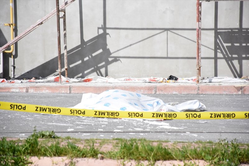 Kayseri'de 8. Kattan Düşen İnşaat İşçisi Öldü
