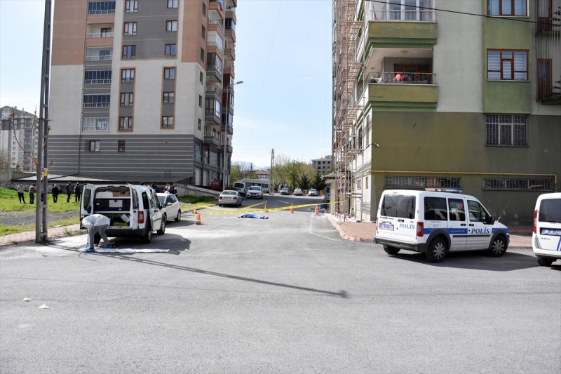 Kayseri'de 8. Kattan Düşen İnşaat İşçisi Öldü