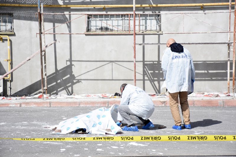 Kayseri'de 8. Kattan Düşen İnşaat İşçisi Öldü