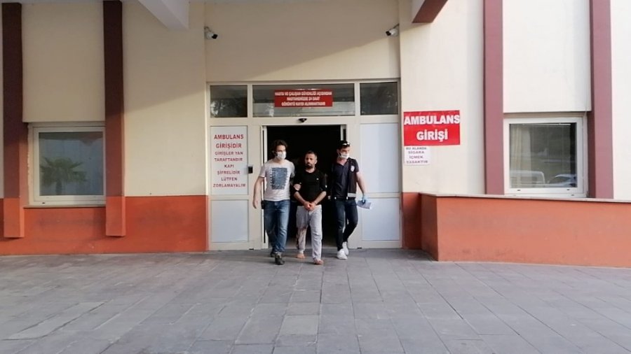 Korkunç Olay Sonrası Kanlı Eşofmanıyla Polise Teslim Oldu