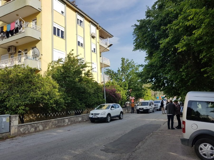 Korkunç Olay Sonrası Kanlı Eşofmanıyla Polise Teslim Oldu